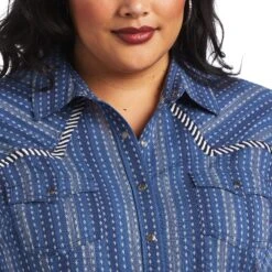 Ariat® Ladies REAL™ Darling Chambray Dobby Shirt 10040625 6 Ariat® Ladies REAL™ Darling Chambray Dobby Shirt 10040625 -Ariat Shop S22 WMS WEST 10040625 detail01