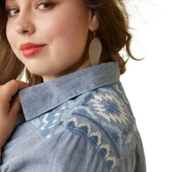 Ariat® Ladies R.E.A.L Billie Jean Embroidered Chambray Shirt 10043451 -Ariat Shop S23 WMS WEST 10043451 detail01 plus